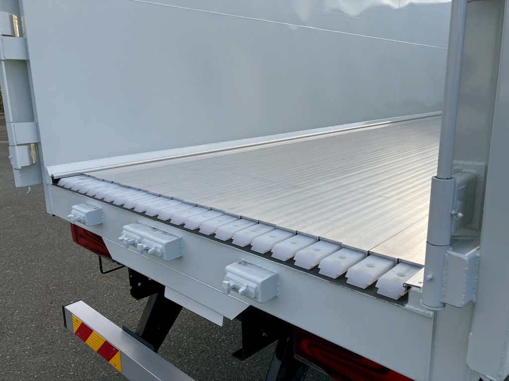 ムービングフロア作動時の状態です。|三菱 スーパーグレート 2PG-FV80VZの写真11