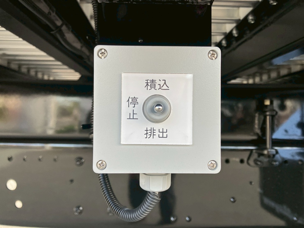 ムービングフロアの操作スイッチです。|三菱 スーパーグレート 2PG-FV80VZの写真14