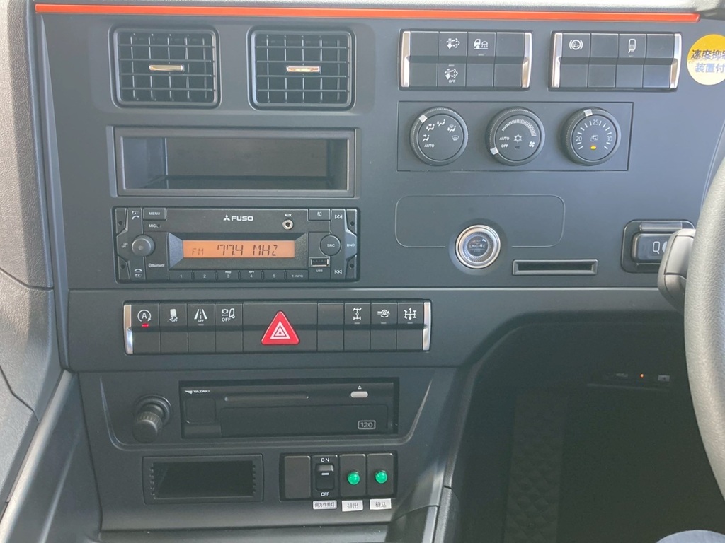 インパネ周りの状態です。|三菱 スーパーグレート 2PG-FV84VZの写真21