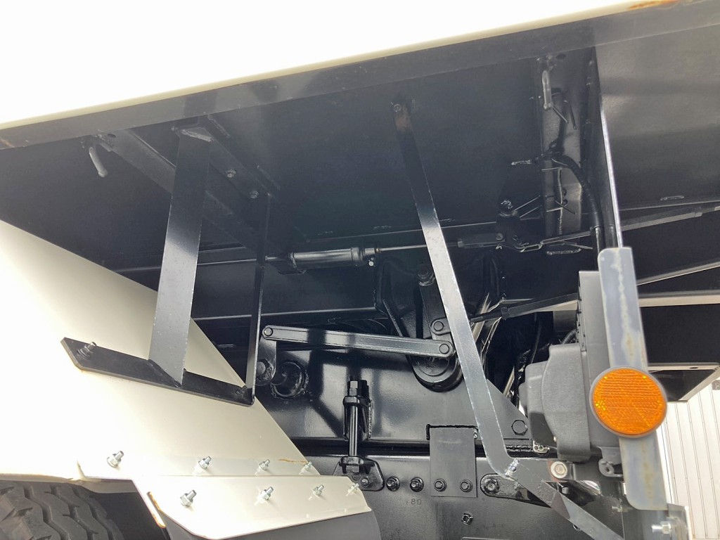 シャーシとネタの状態です。(縦ネタ・横ネタは鉄製です)|日野 プロフィア 2DG-FS1AGEの写真6
