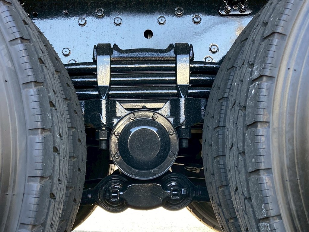 リーフサスです。|三菱 スーパーグレート 2PG-FV80VZの写真5