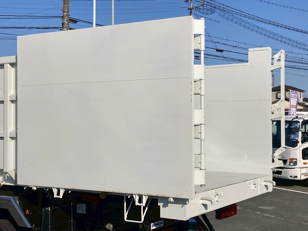 リヤゲートは片開き式です。|三菱 スーパーグレート 2PG-FV80VZの写真13