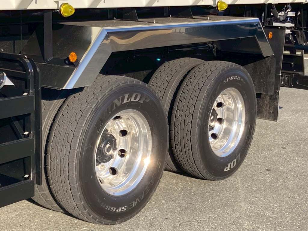 リヤフェンダーはステンレス製です。|三菱 スーパーグレート 2PG-FV80VZの写真16