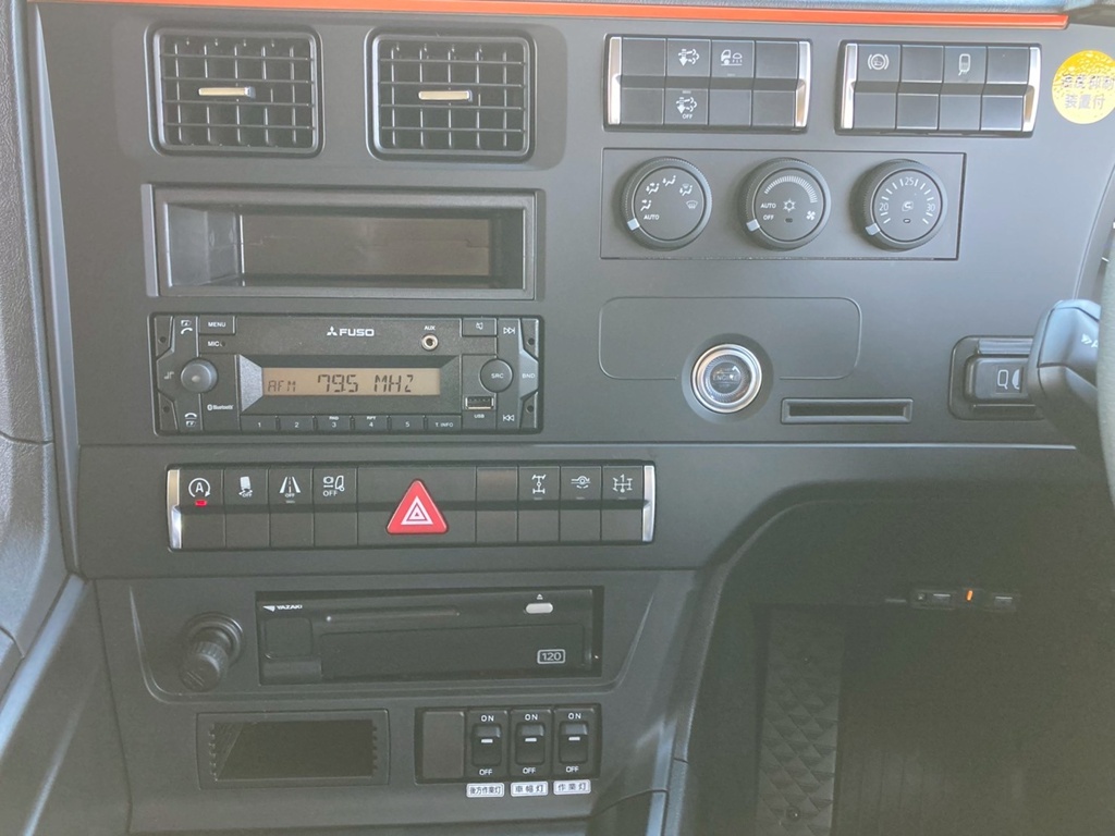 インパネ周りの状態です。|三菱 スーパーグレート 2PG-FV80VZの写真21