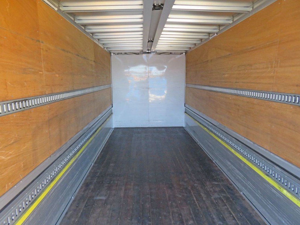 床は板張りです。|日野 レンジャー 2KG-FD2ABA(2WD)の写真11