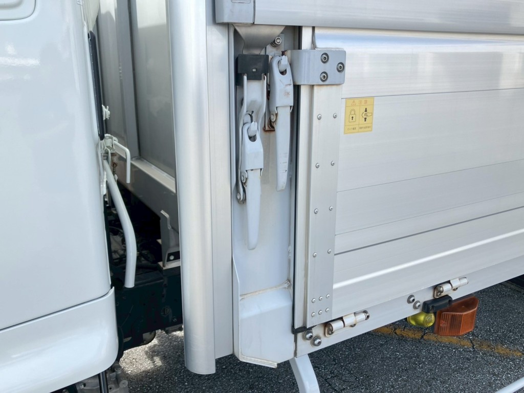 助手席側前立てに、傷があります。|日野 レンジャー 2KG-FD2ABA(2WD)の写真28