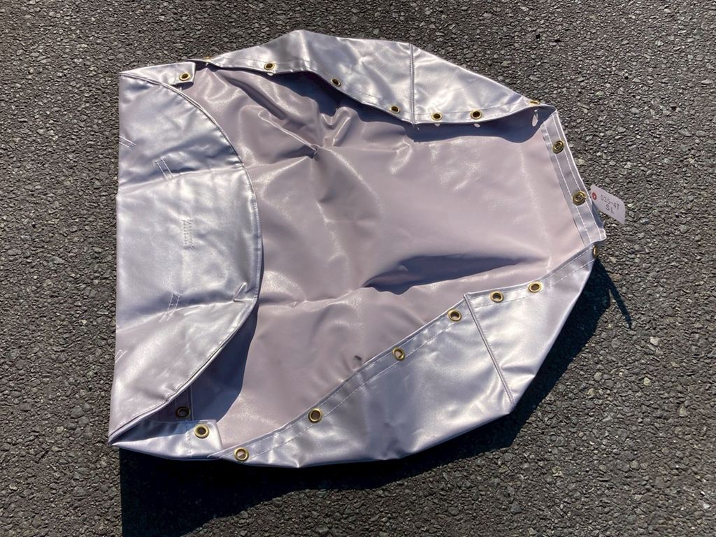 ホッパーカバーのシートは車内に保管してあります。|三菱 ファイター 2KG-FK72F(2WD)の写真9