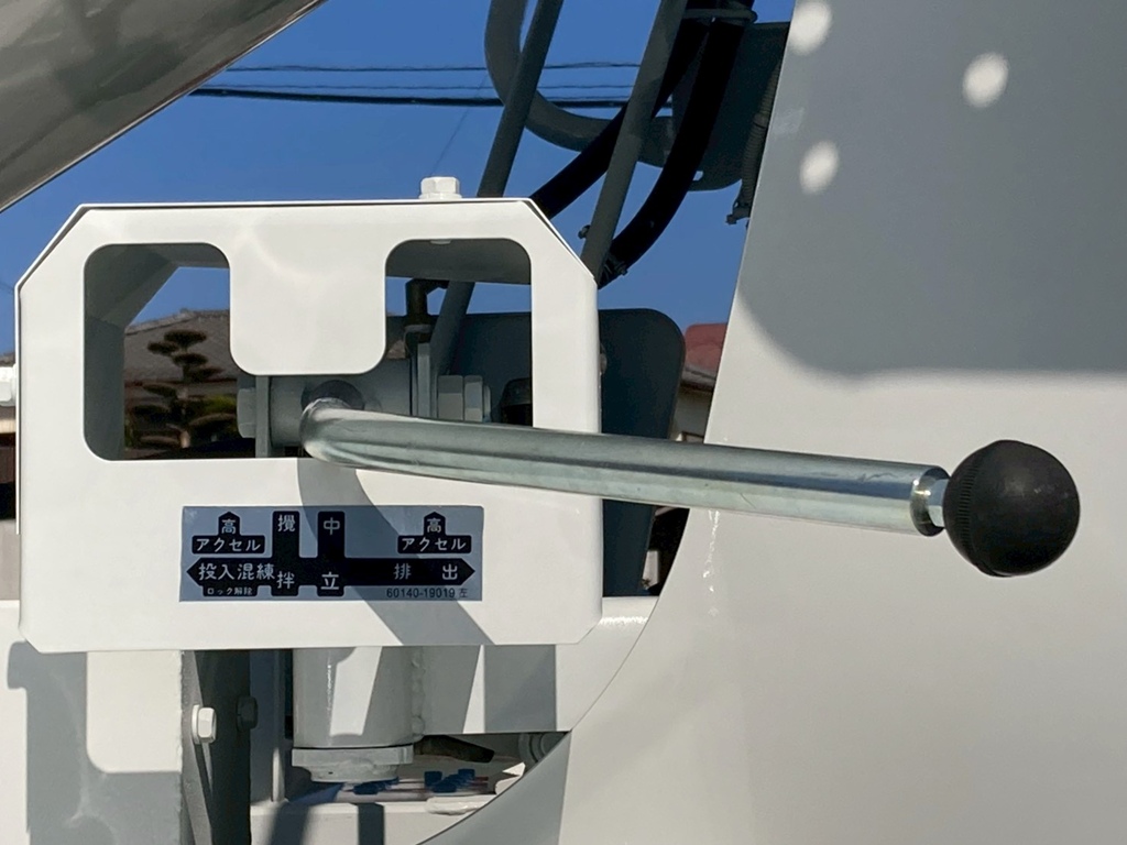 助手席側の上物操作レバーです。|三菱 ファイター 2KG-FK72F(2WD)の写真18