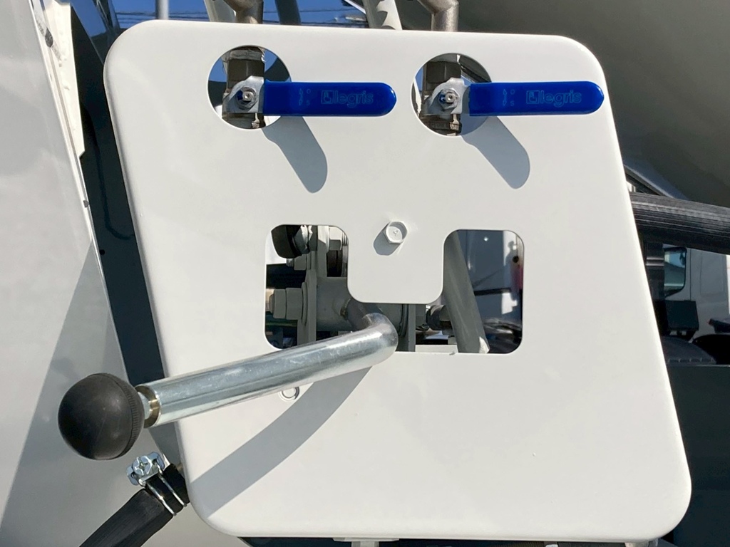 運転席側の上物操作レバーです。|三菱 ファイター 2KG-FK72F(2WD)の写真19