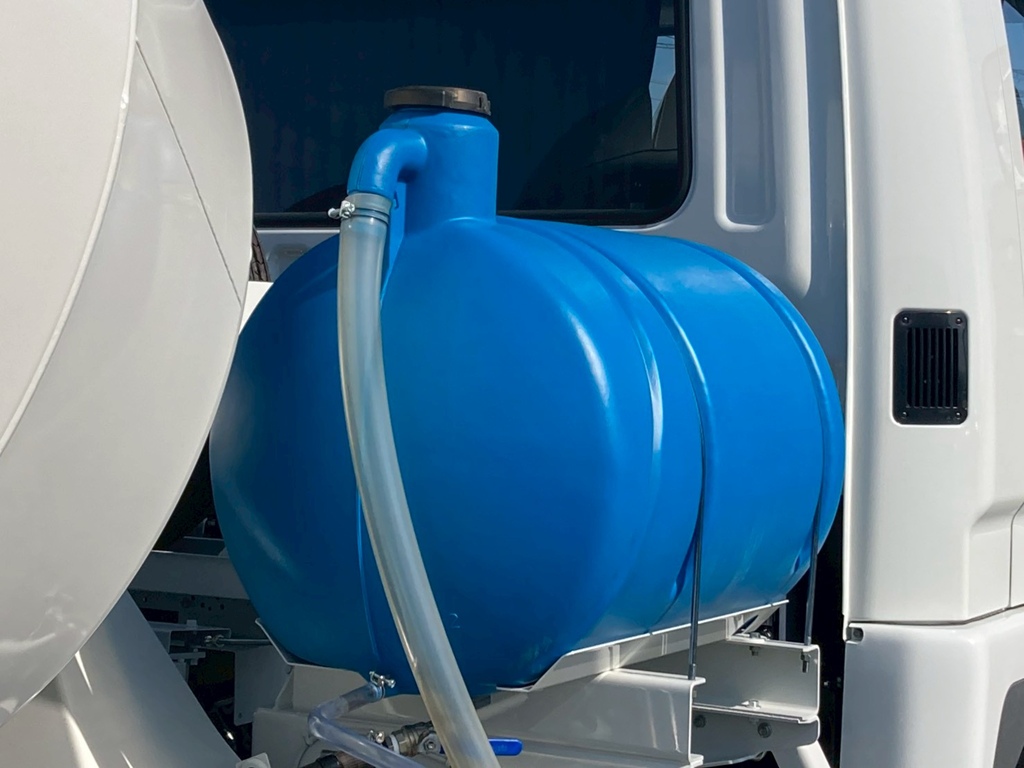 水タンクです。|三菱 ファイター 2KG-FK72F(2WD)の写真21