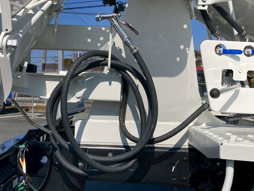 洗浄ホース付きです。|三菱 ファイター 2KG-FK72F(2WD)の写真22