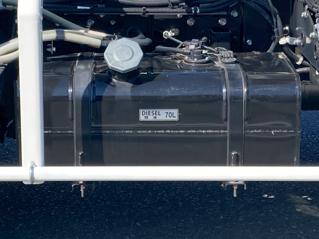 燃料タンクは70Lです。|三菱 ファイター 2KG-FK72F(2WD)の写真25