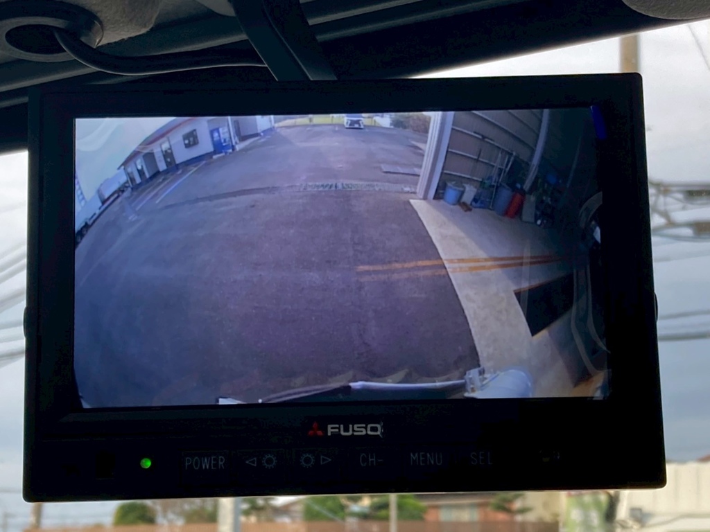 液晶バックモニター付きです。|三菱 ファイター 2KG-FK72F(2WD)の写真26