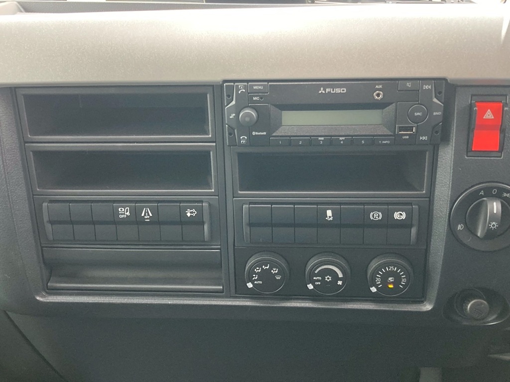 インパネ周りの状態です。|三菱 ファイター 2KG-FK72F(2WD)の写真27
