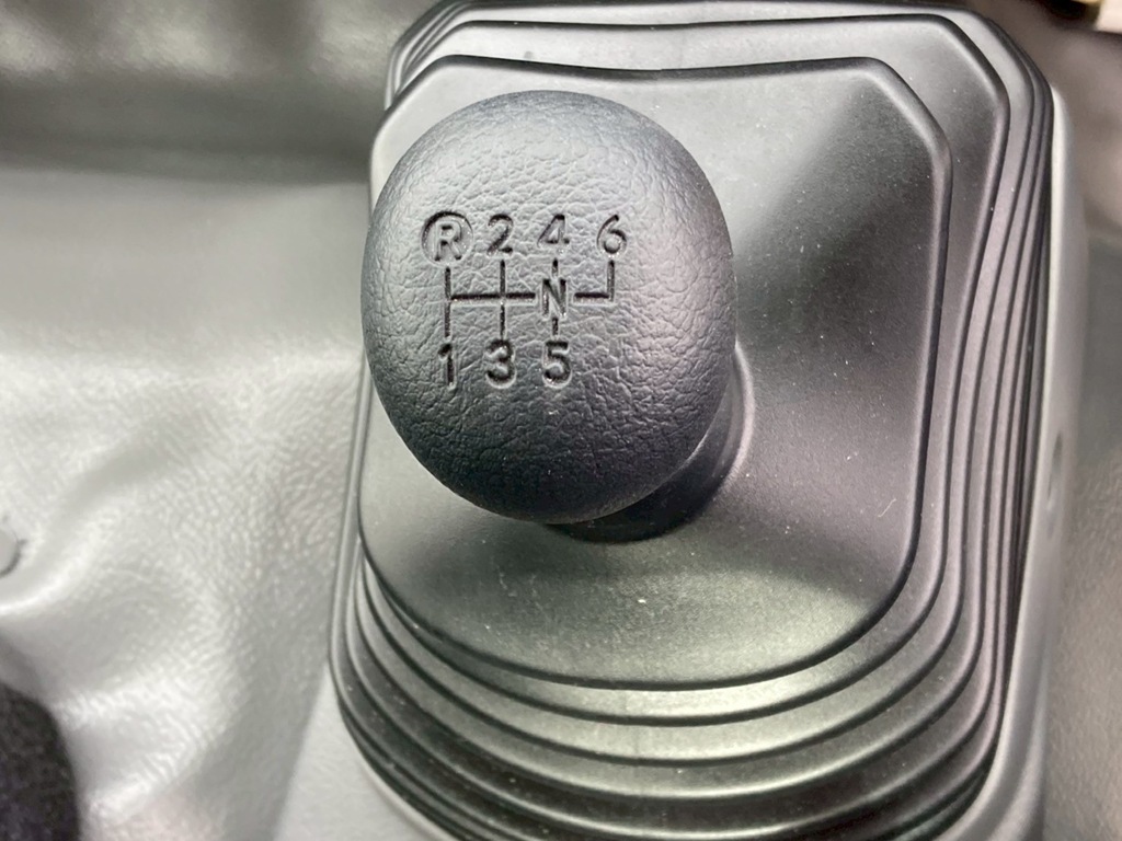 MT6速です。|日野 デュトロ 2KG-XZU712M(2WD)の写真20