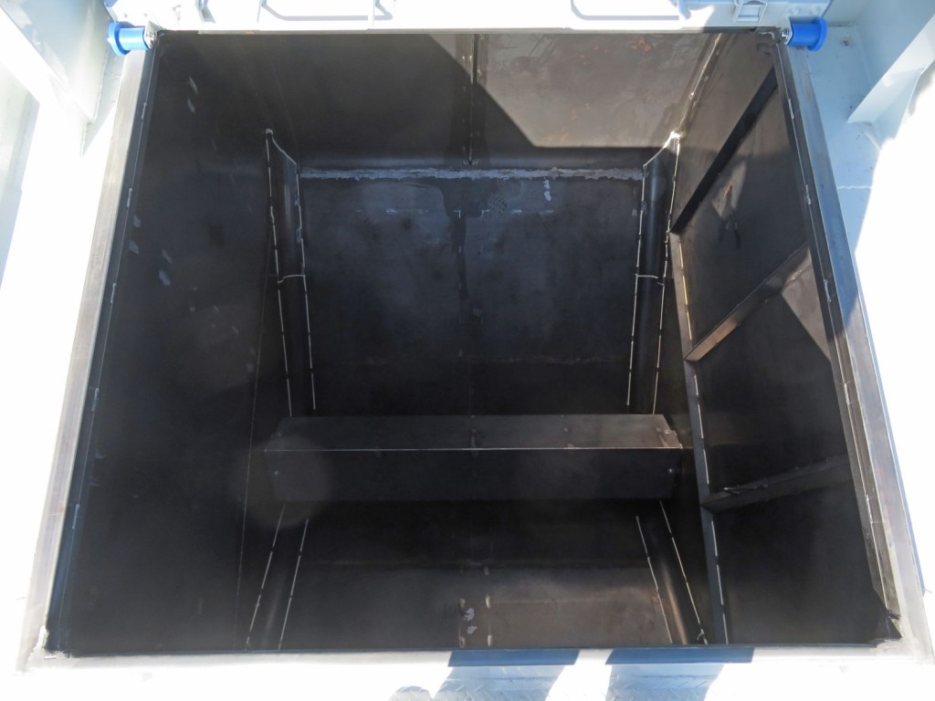 2室目です。（前方から）|三菱 スーパーグレート 2KG-FV80VYPの写真10