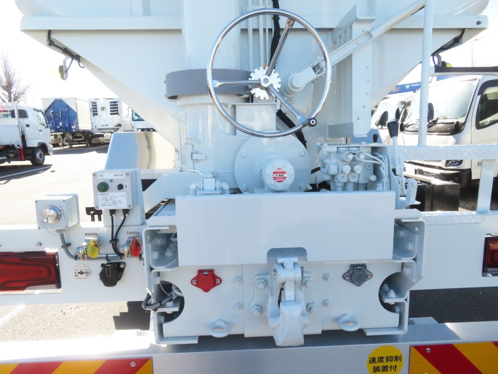 上物操作スイッチ・ハンドルの状態です。（コネクター接続部の状態です）|三菱 スーパーグレート 2KG-FV80VYPの写真15