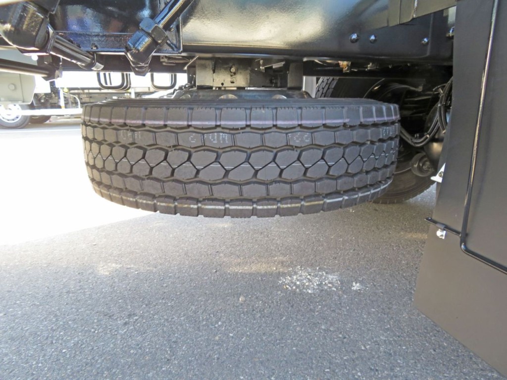 スペアタイヤ付きです。|三菱 スーパーグレート 2KG-FV80VYPの写真28