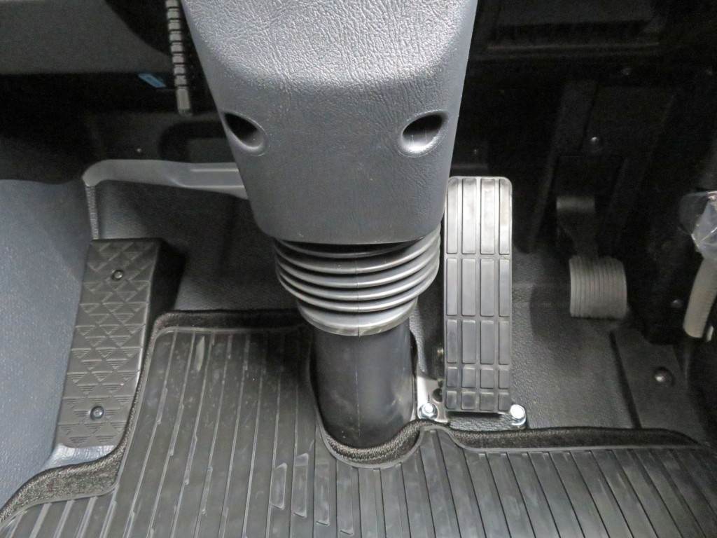 2ペダルです。|三菱 スーパーグレート 2PG-FV80HYの写真18