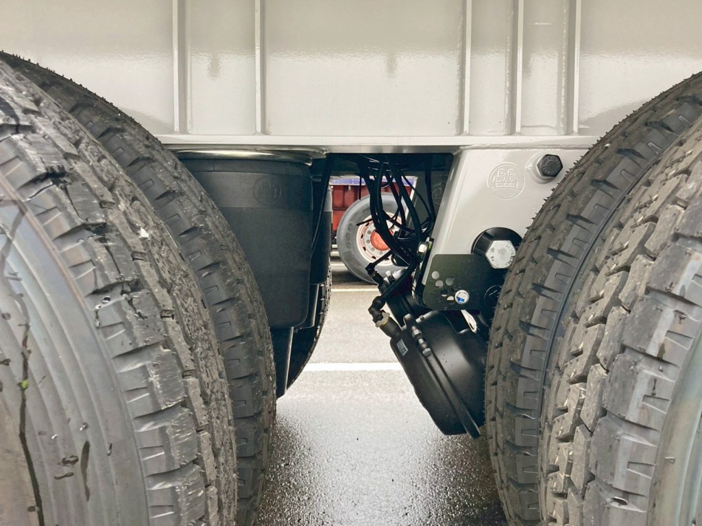 エアサスです。|トレクス PFB34118の写真10