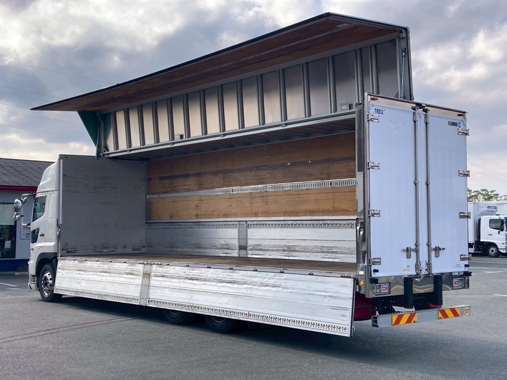 リア門口ステンレスです|日野 プロフィア 2DG-FR1AHGの写真3