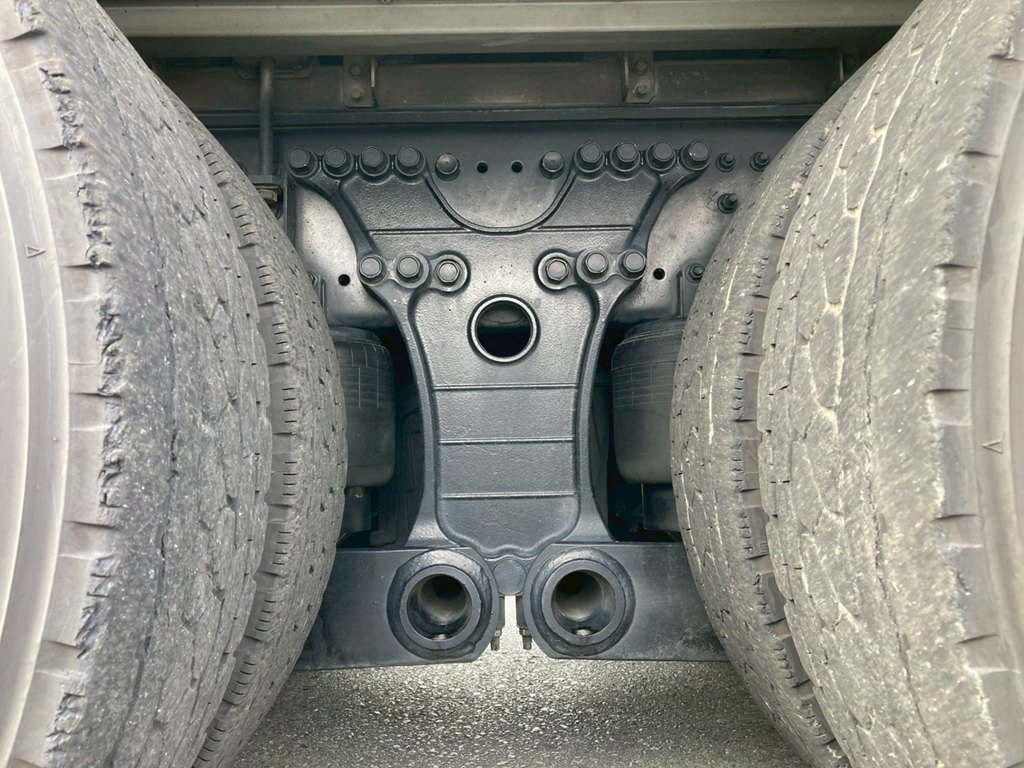 エアサス周辺|日野 プロフィア 2DG-FR1AHGの写真5