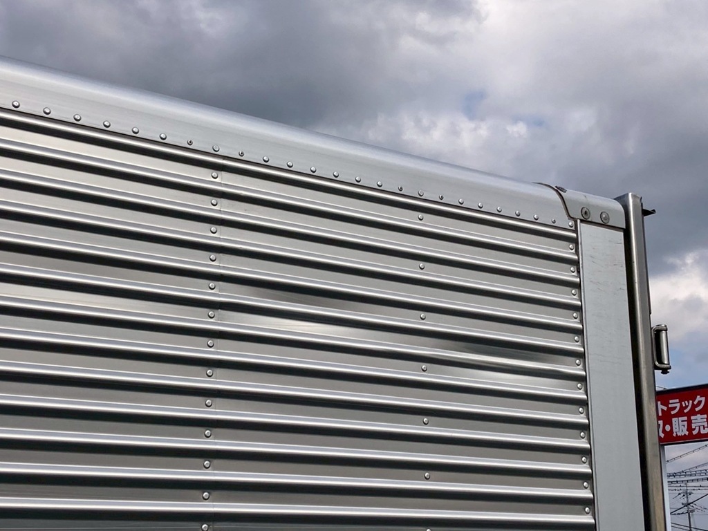 左ウイング後方にすり傷、凹みがあります|日野 プロフィア 2DG-FR1AHGの写真18