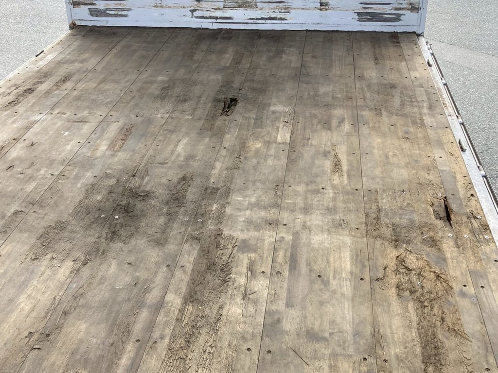 床面に穴、ササクレが有ります|日野 プロフィア 2DG-FR1AHGの写真23