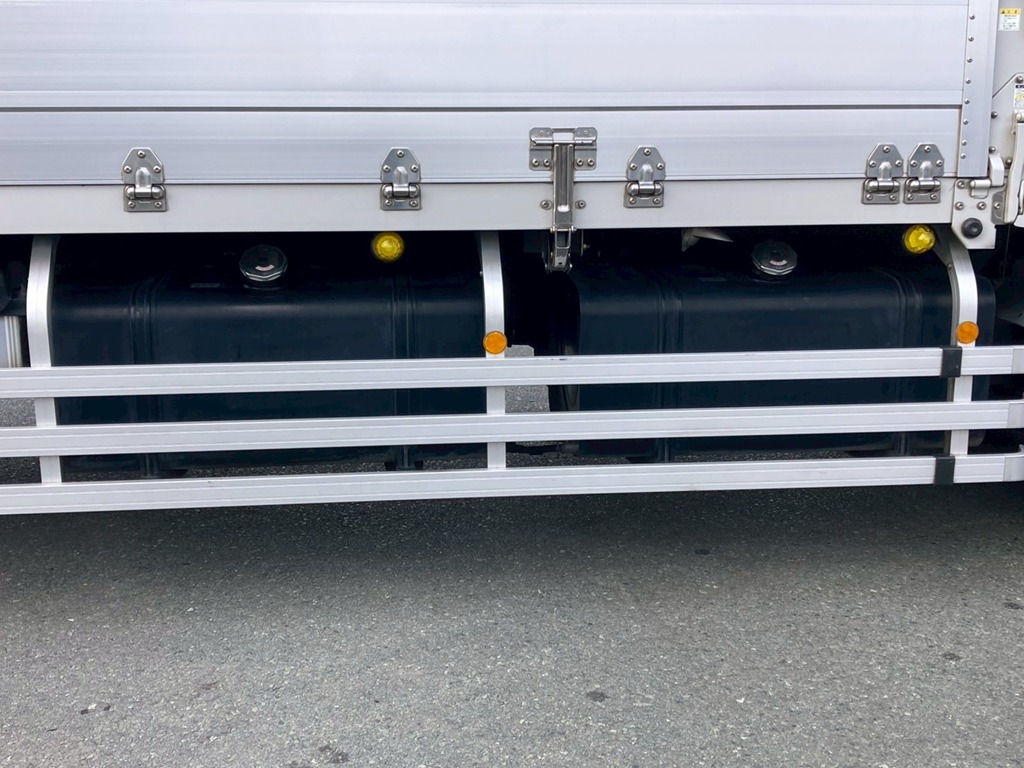 燃料タンクは300L×2本|日野 プロフィア 2DG-FR1AHGの写真31