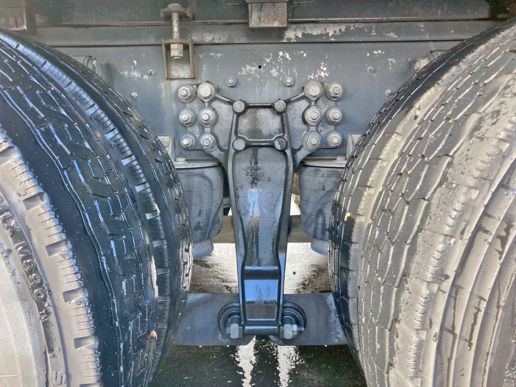 エアサスです。|いすゞ ギガ QKG-CYL77Bの写真9