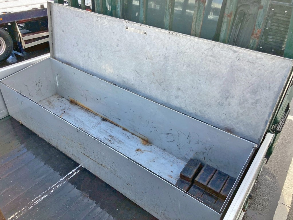 工具箱内部の状態です。|いすゞ ギガ QKG-CYL77Bの写真23