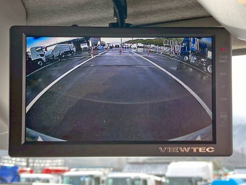 液晶バックモニター付きです。|いすゞ ギガ QKG-CYL77Bの写真35