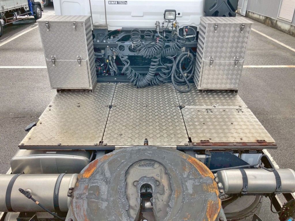 踊り場は縞板アルミです。|UDトラックス  2PG-GK5AADの写真10