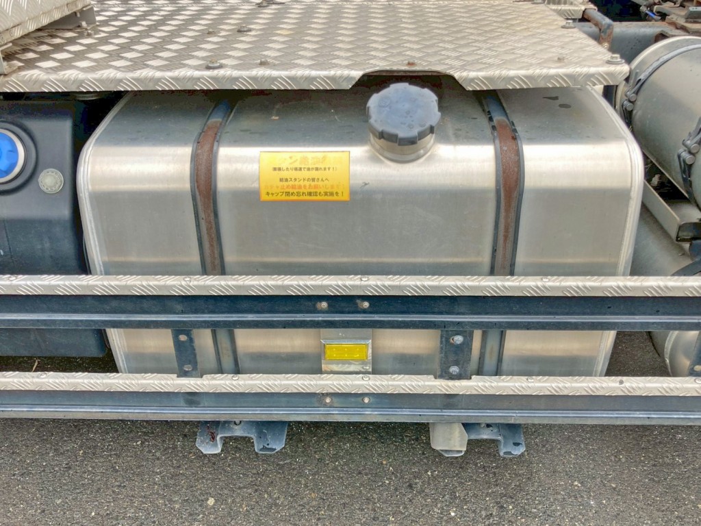 燃料タンクは400Lアルミ製です。|UDトラックス  2PG-GK5AADの写真23