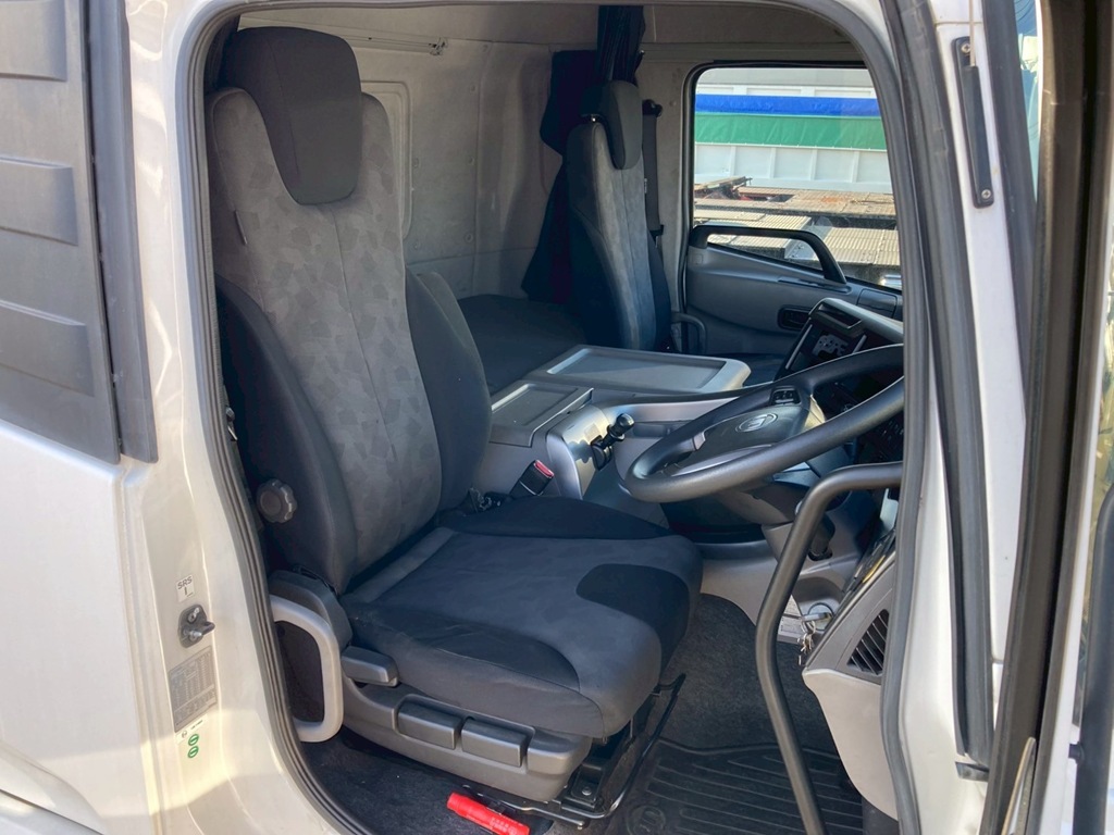 室内|UDトラックス クオン 2PG-CG5CAの写真7