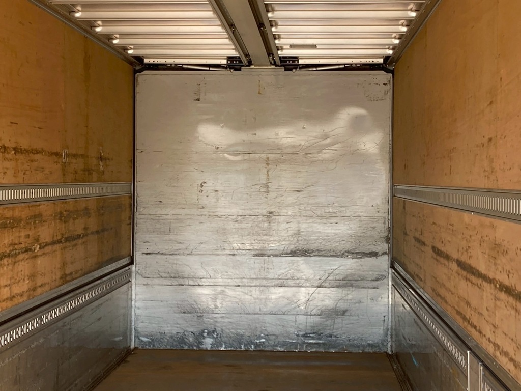 前壁周辺、ラッシングレールは2段です|UDトラックス クオン 2PG-CG5CAの写真11