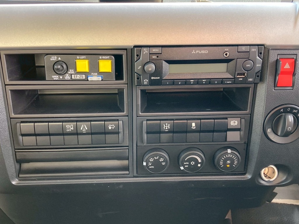 インパネ廻り|三菱 ファイター 2KG-FK72F(2WD)の写真17