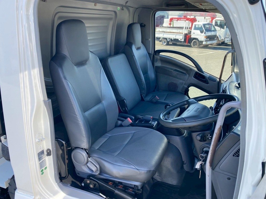 室内|いすゞ フォワード PKG-FSR90S2の写真7