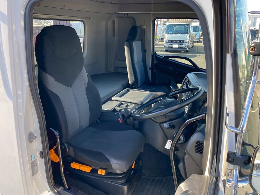 室内|日野 プロフィア QPG-SH1EDDGの写真6