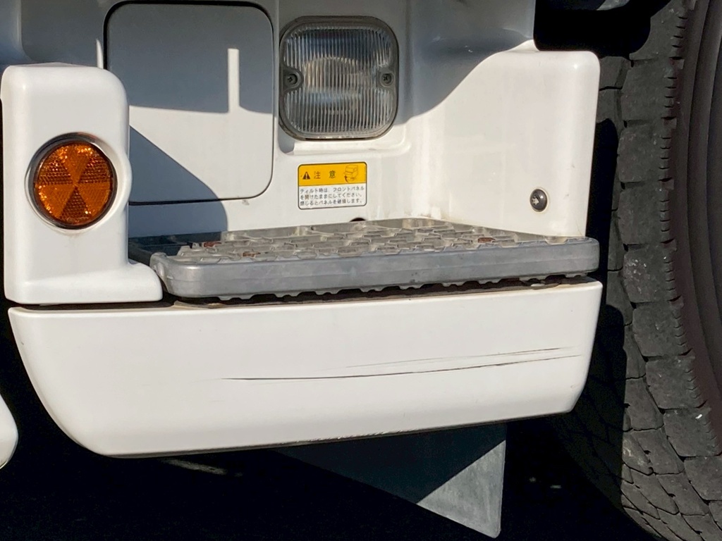 左ステップにすり傷が有ります|日野 プロフィア QPG-SH1EDDGの写真18