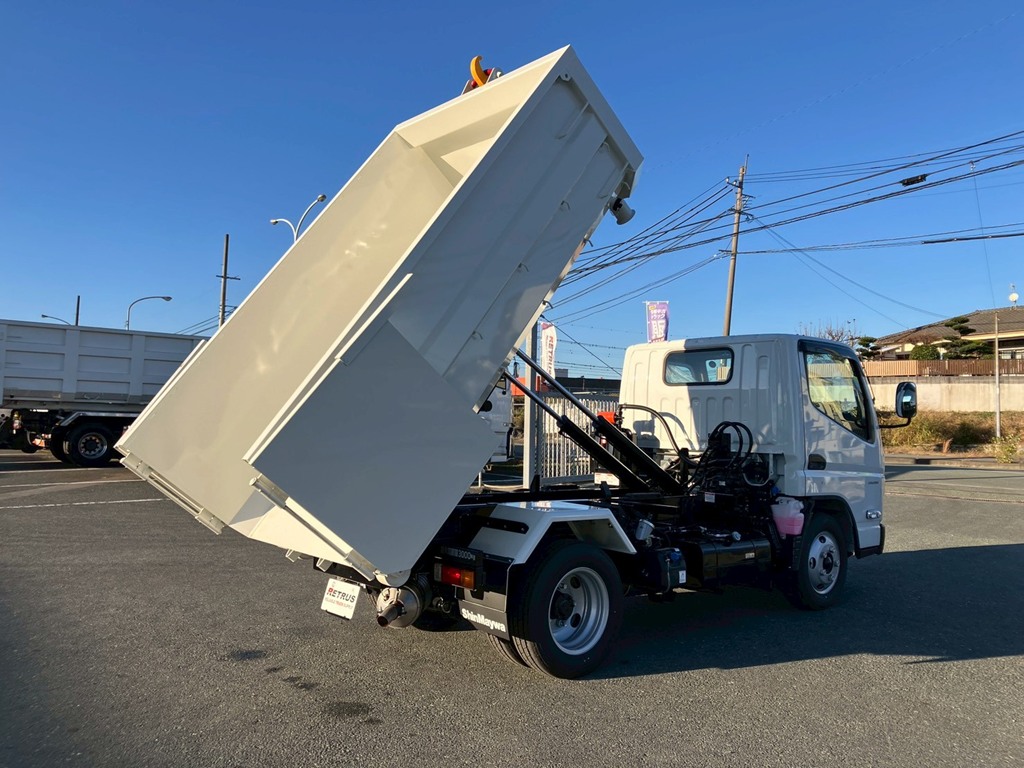 三菱 キャンター 2RG-FBAV0(2WD)の写真4