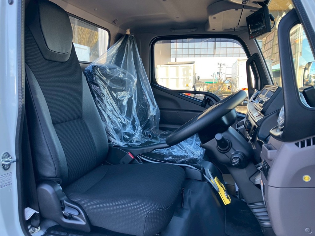 三菱 キャンター 2RG-FBAV0(2WD)の写真7