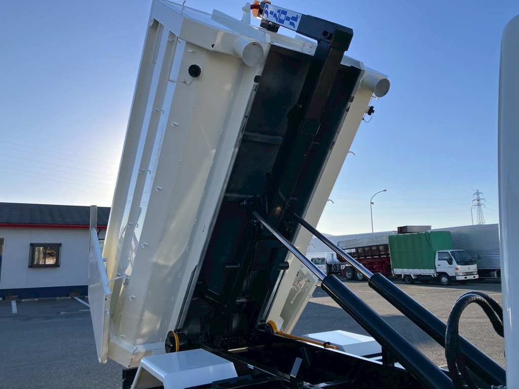 三菱 キャンター 2RG-FBAV0(2WD)の写真13