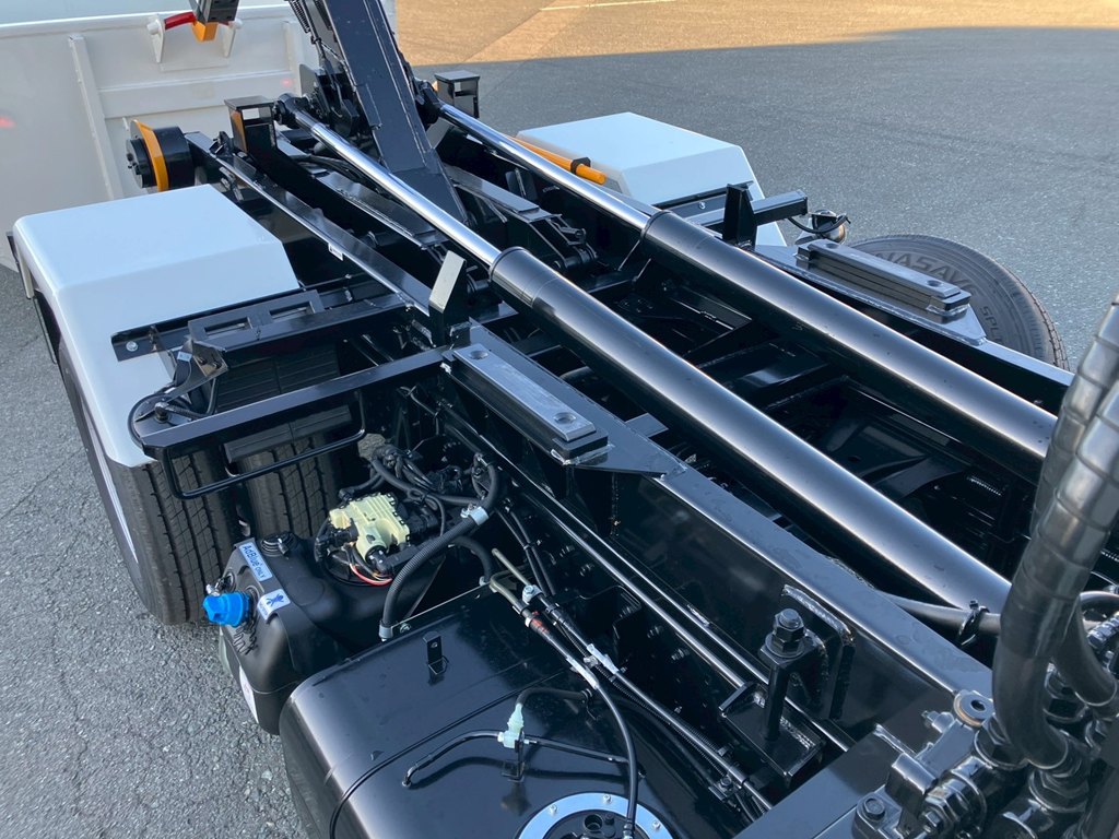 ツインシリンダーです。|三菱 キャンター 2RG-FBAV0(2WD)の写真15