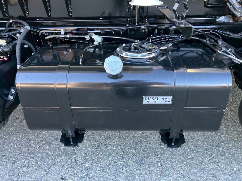 燃料タンクは70Lです。|三菱 キャンター 2RG-FBAV0(2WD)の写真19