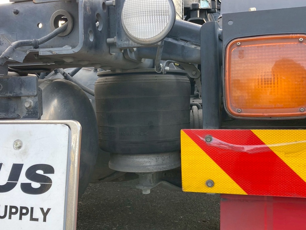 リアエアサスです|いすゞ ギガ 2PG-EXD52CEの写真5