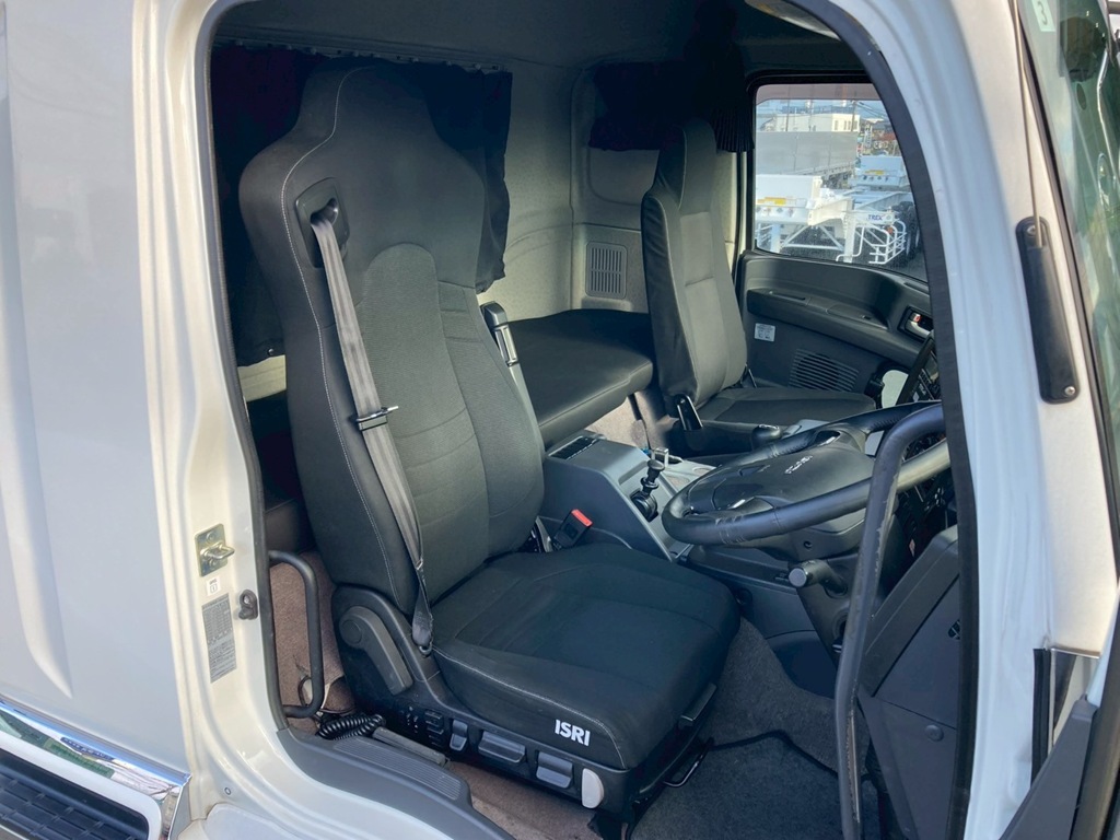 室内|いすゞ ギガ 2PG-EXD52CEの写真6