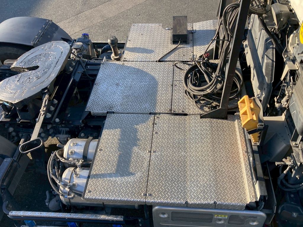 踊場の状態|いすゞ ギガ 2PG-EXD52CEの写真11