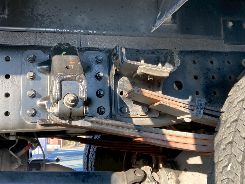 リアスプリング廻りの状態です|三菱 キャンター TPG-FEB80(2WD)の写真6