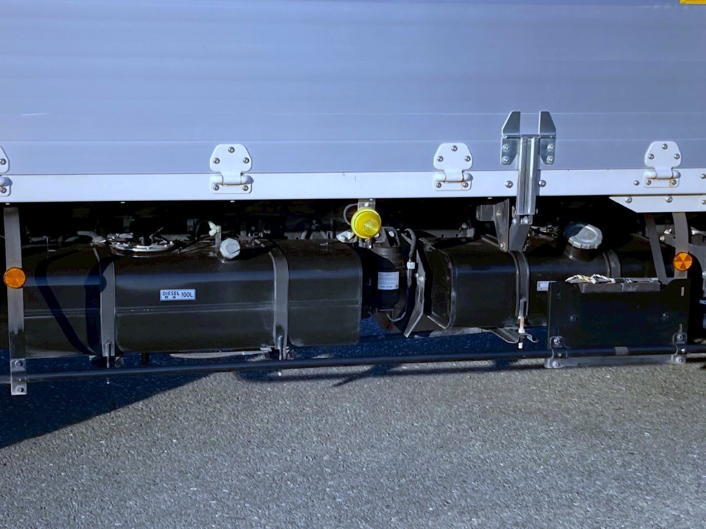 燃料タンクは100L＋70Lの2ケ付いてます|三菱 キャンター TPG-FEB80(2WD)の写真27